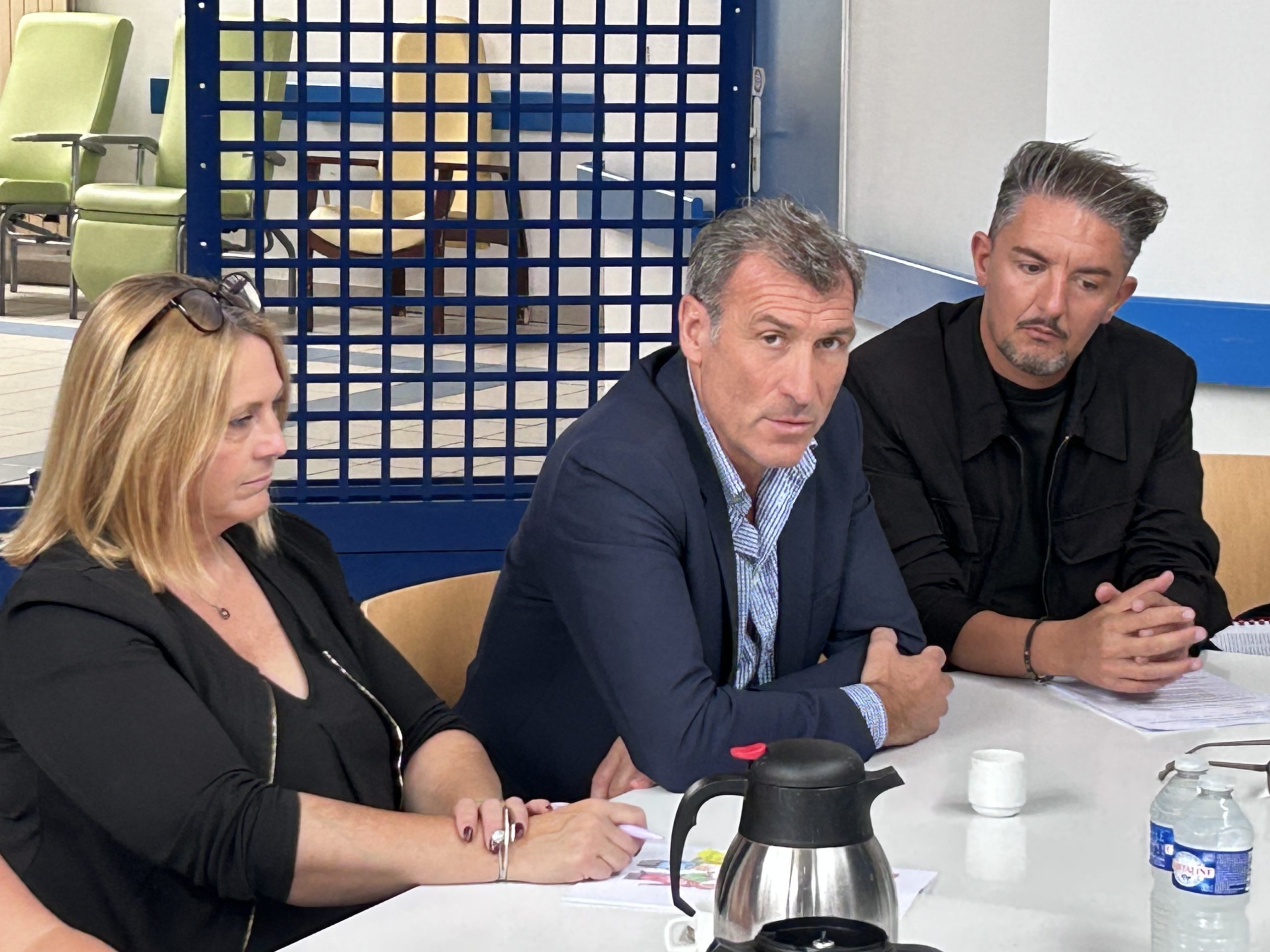De gauche à droite sur